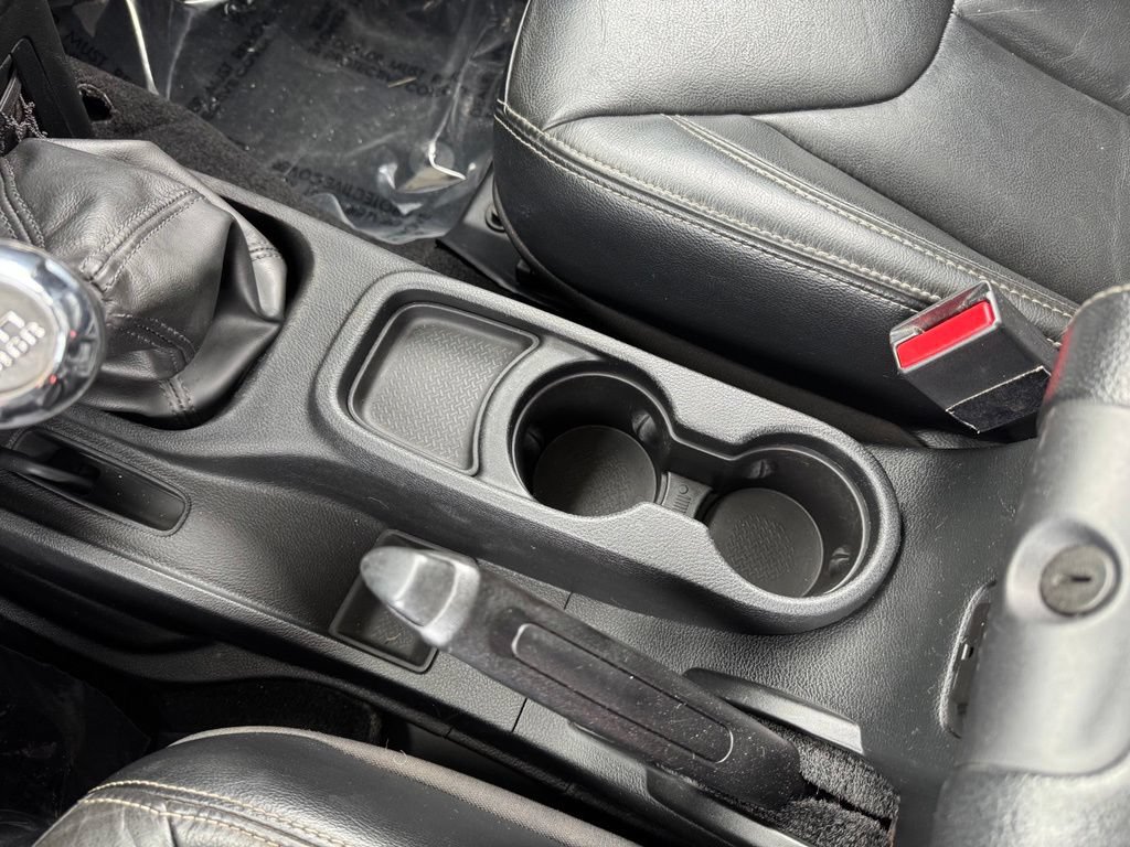 Used 2015 Jeep Wrangler Unlimited Rubicon AWD/4WD image 12