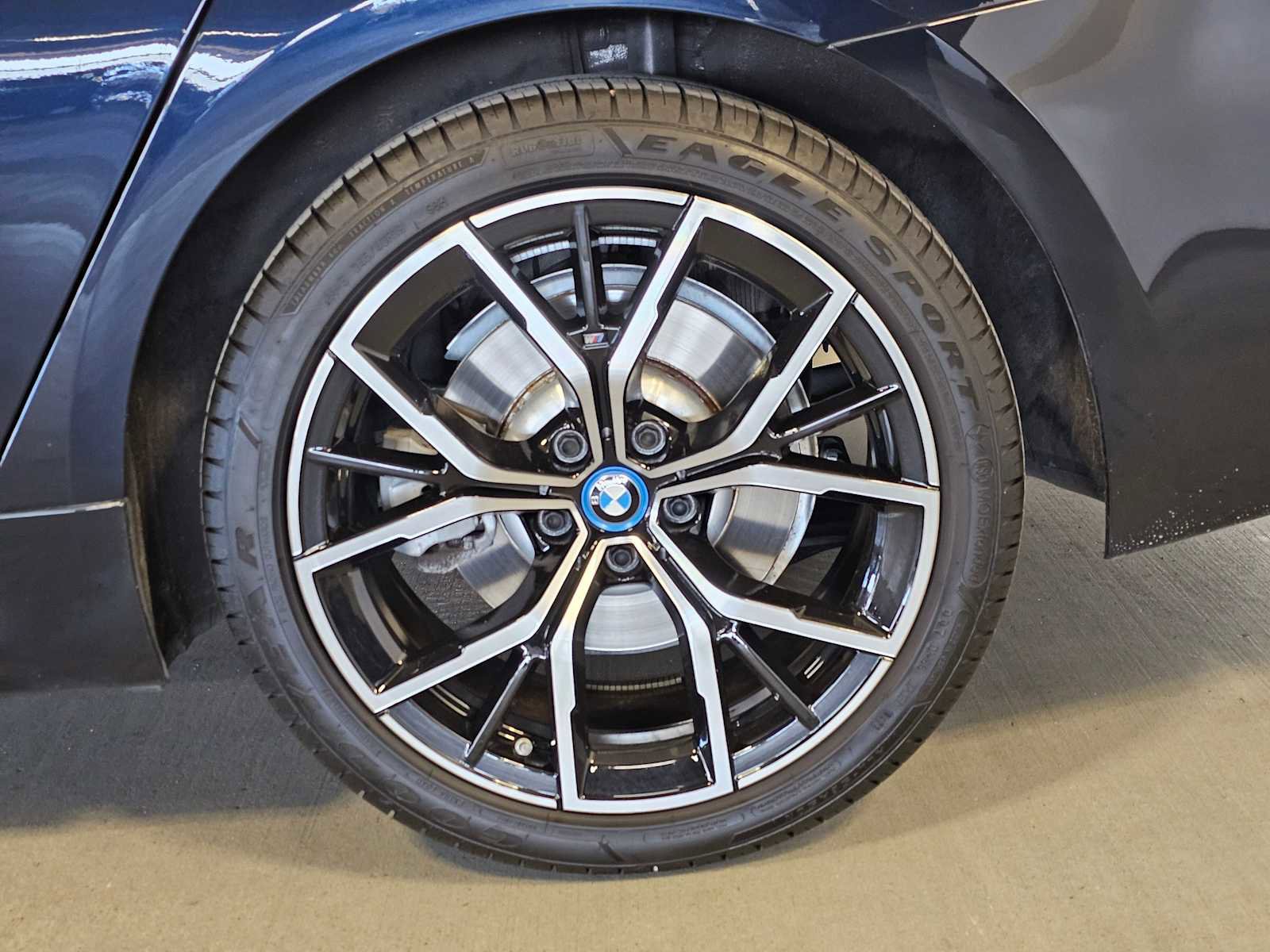 Used 2023 BMW 530e w/ M Sport Package image 8