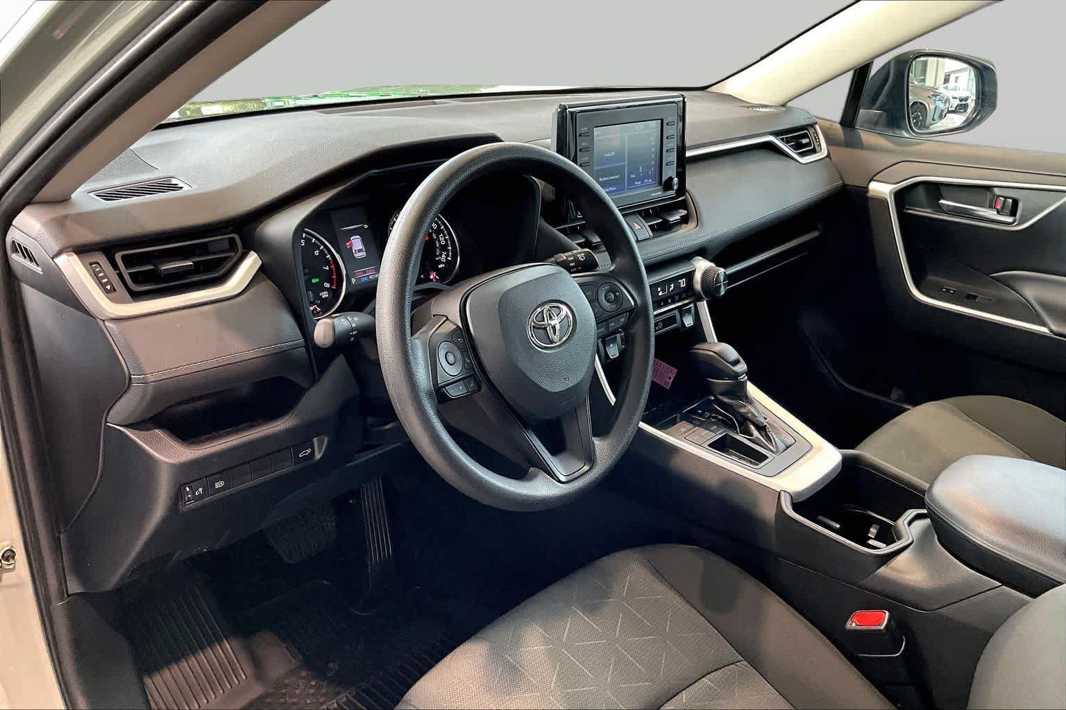 Used 2022 Toyota RAV4 XLE w/ Convenience Package FWD image 19