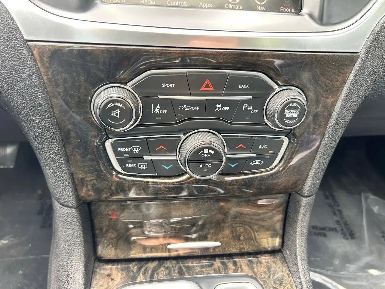 Used 2016 Chrysler 300 C w/ Safetytec Plus Group image 18