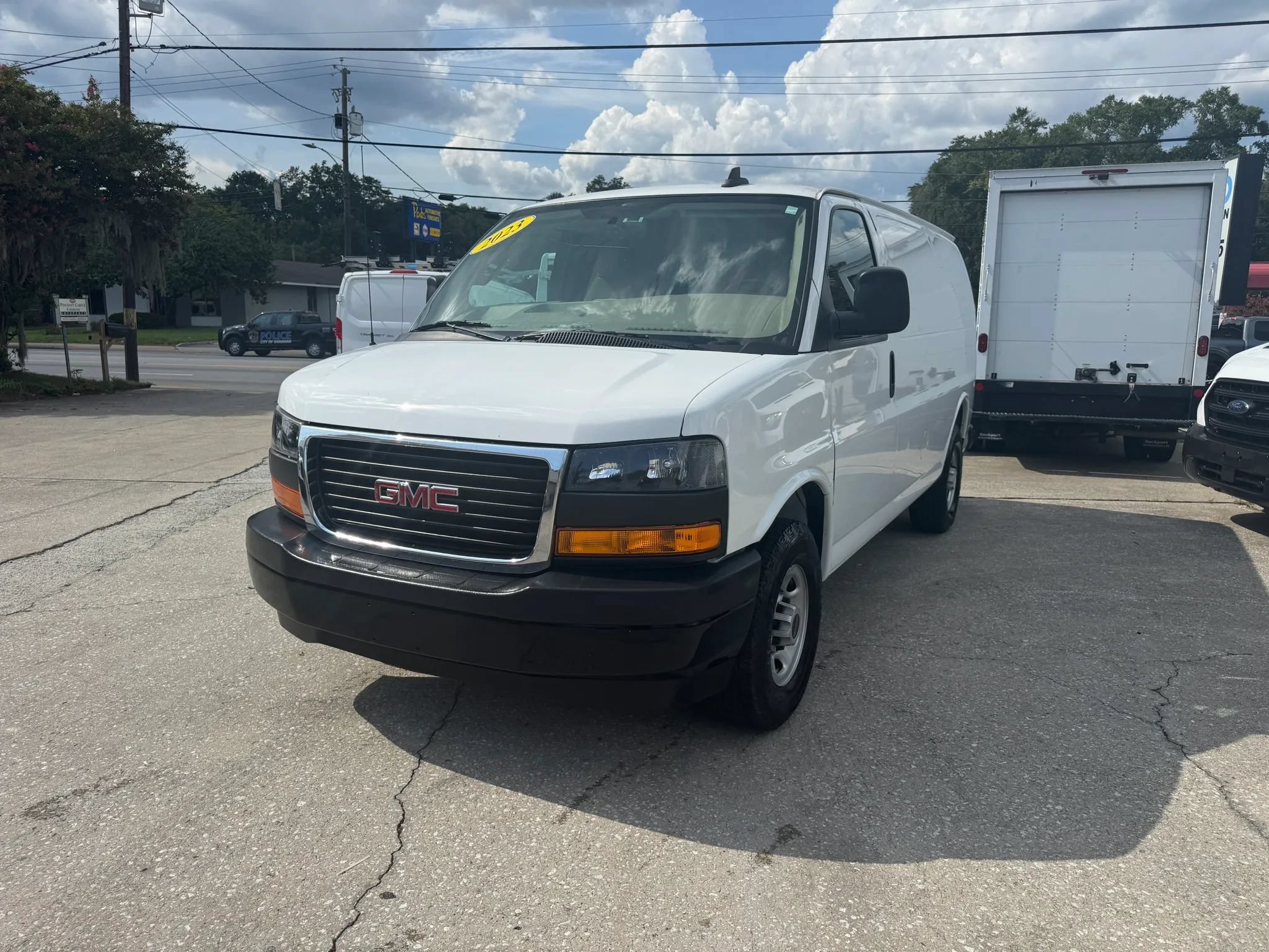 Used 2023 GMC Savana 3500 w/ Driver Convenience Package RWD image 5