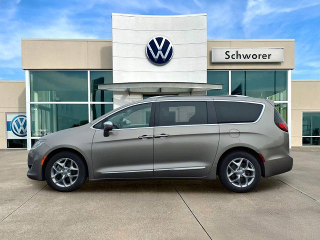 Used 2017 Chrysler Pacifica Limited w/ UConnect Theater Package image 1
