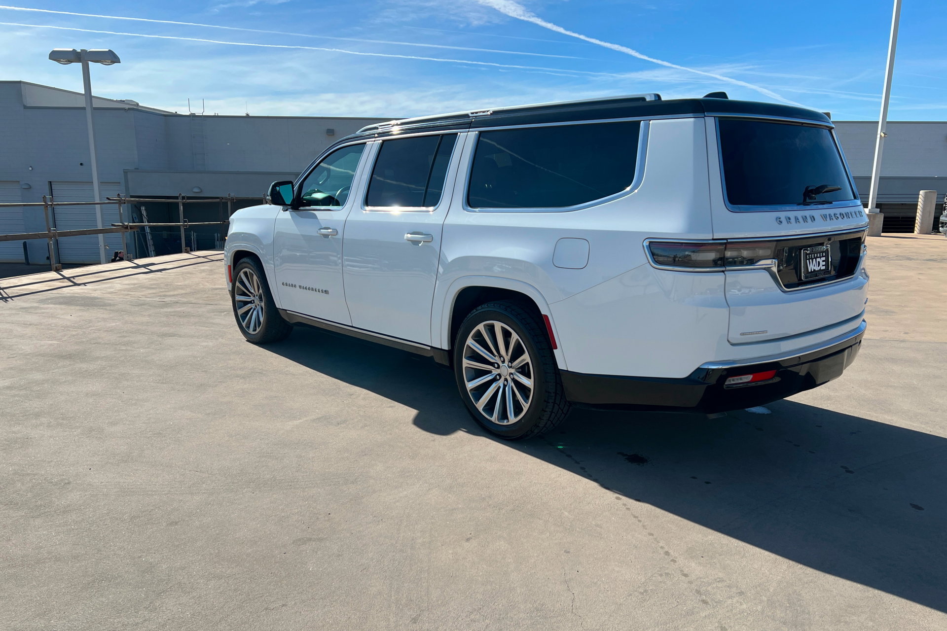 Used 2023 Jeep Grand Wagoneer L Series II image 3