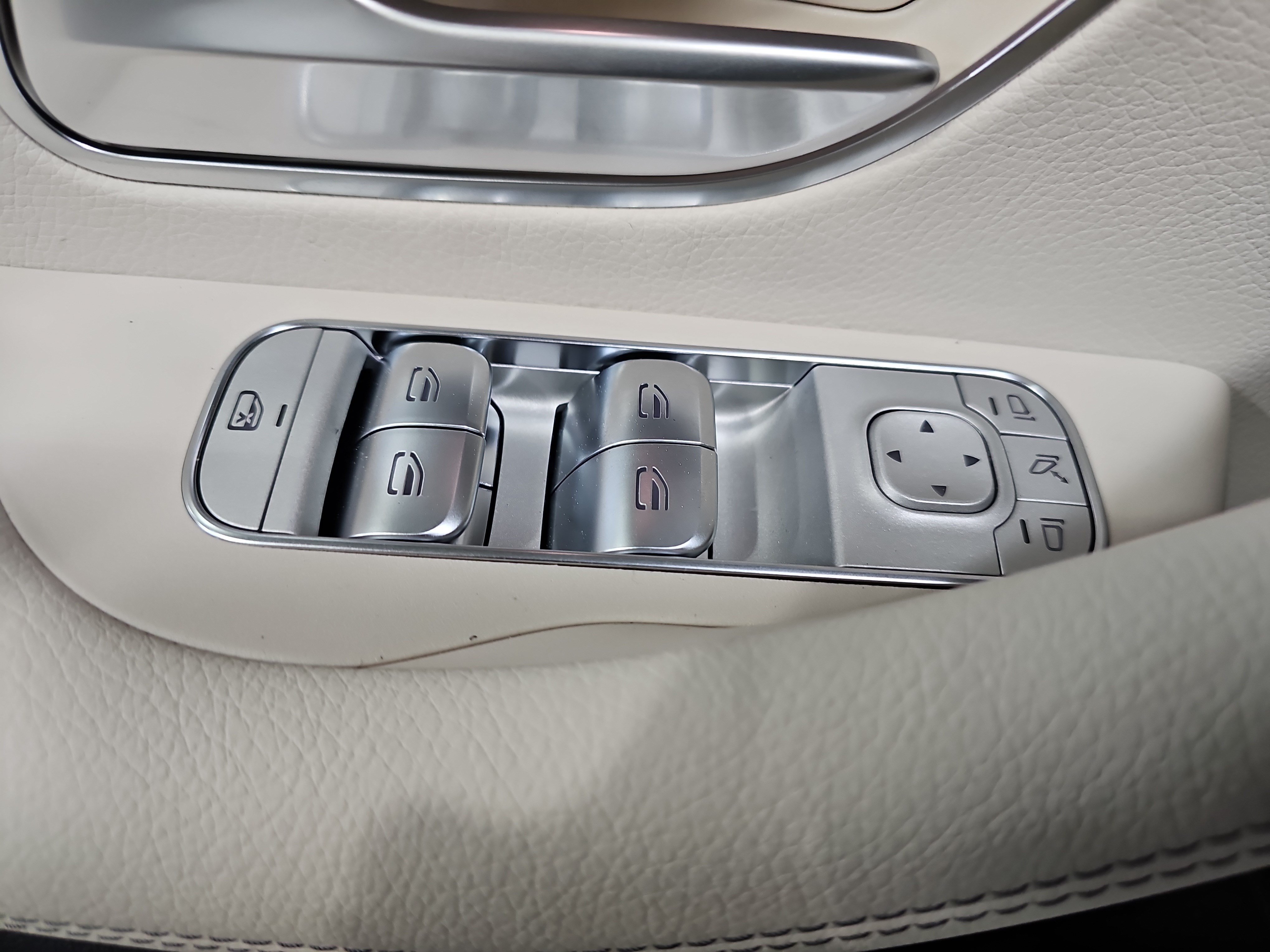 New 2026 Mercedes-Benz GLS 450 4MATIC image 30