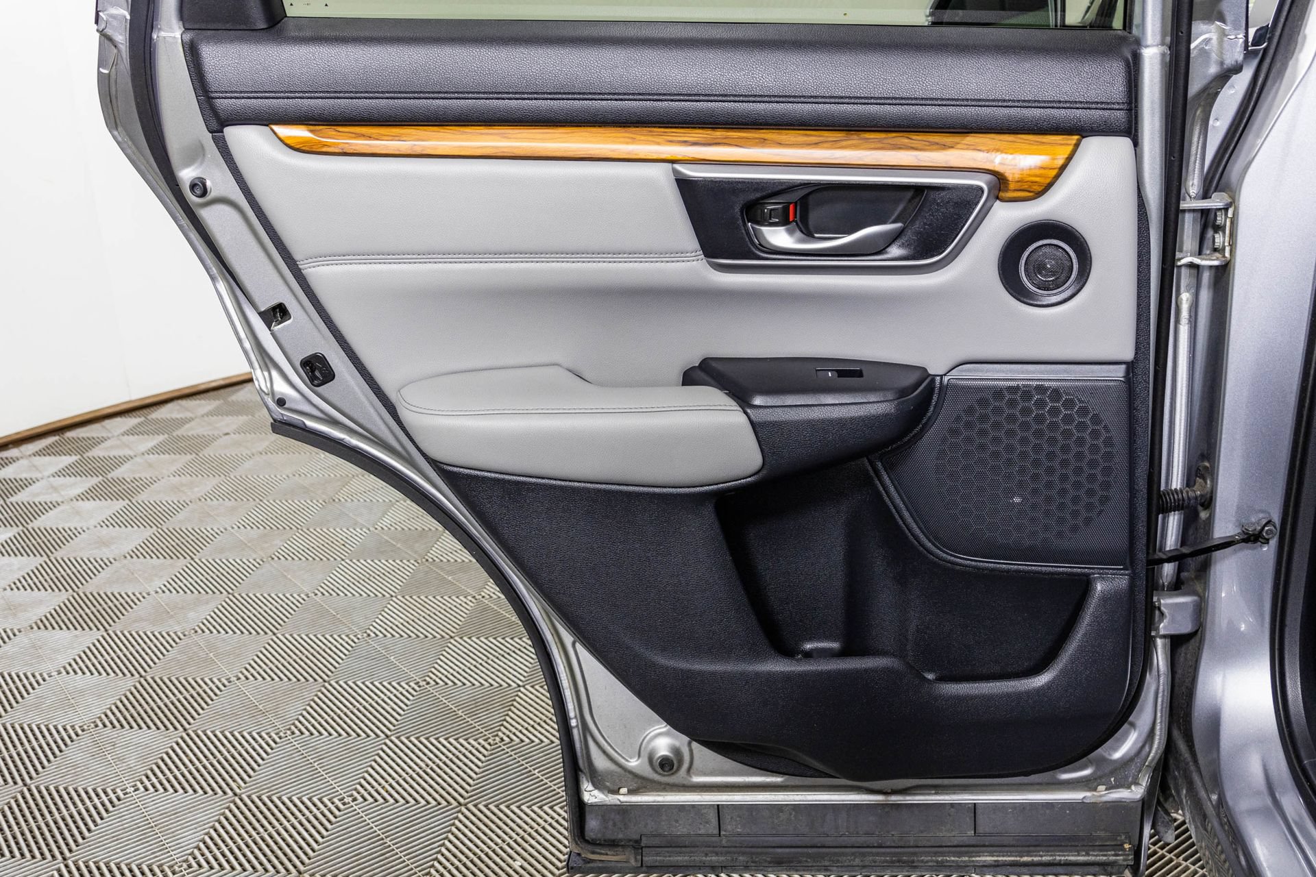 Used 2020 Honda CR-V Touring image 43