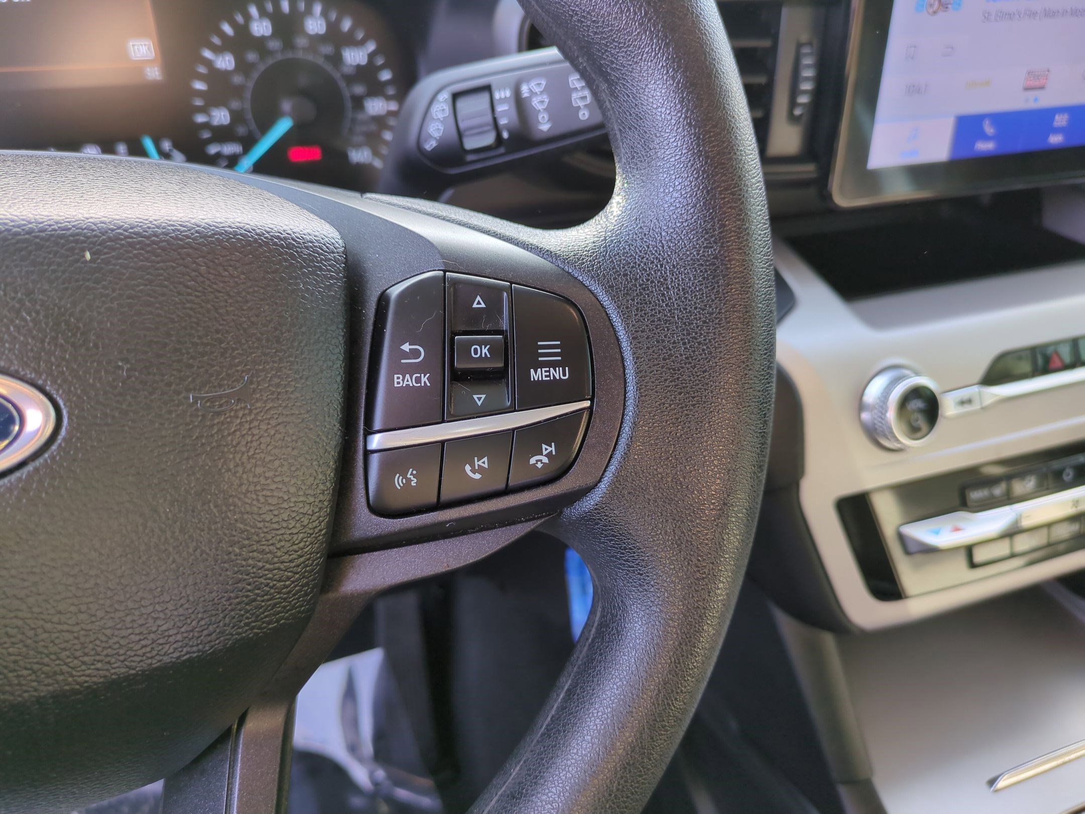 Used 2023 Ford Explorer 4WD w/ Class IV Trailer Tow Package image 18