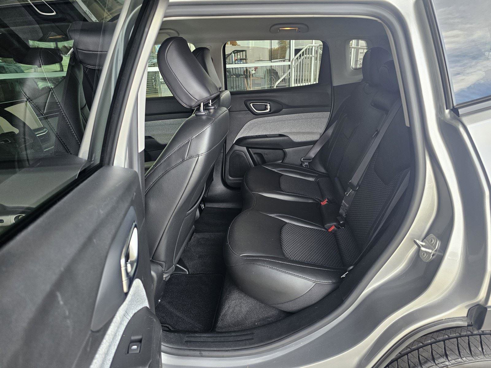 Used 2022 Jeep Compass Latitude image 17