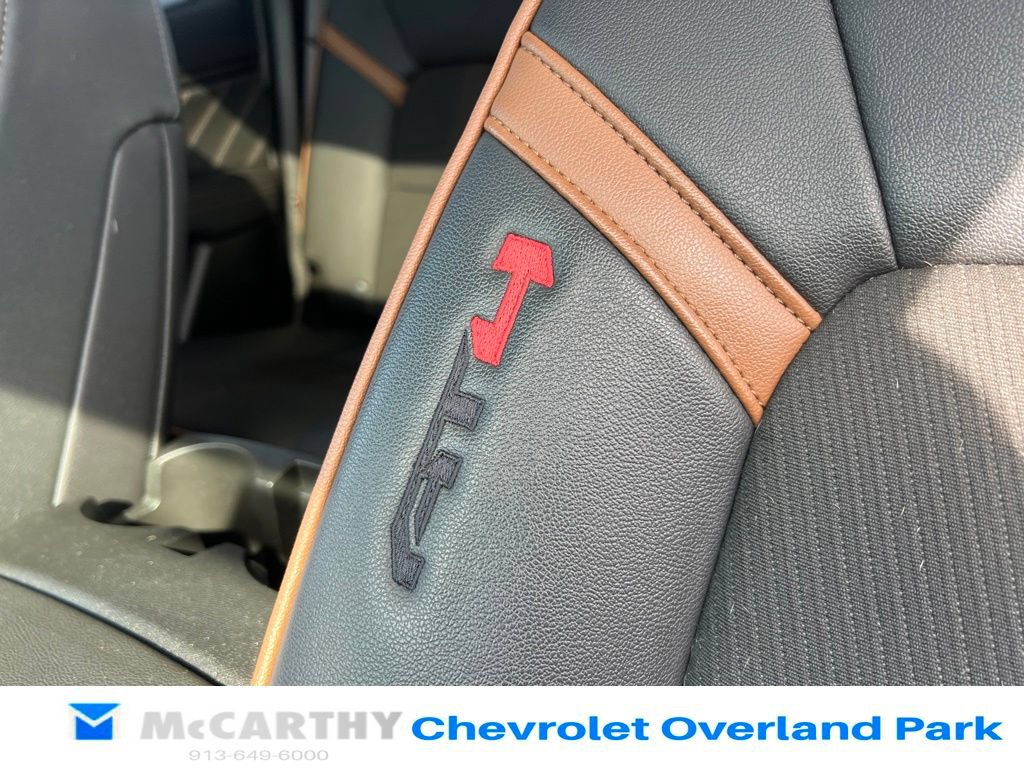 Used 2023 GMC Canyon AT4 w/ Canyon Safety Plus Package AWD/4WD image 16