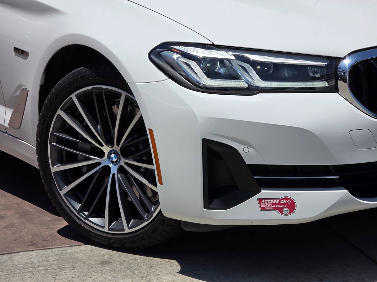 Used 2023 BMW 530e w/ Premium Package RWD image 4