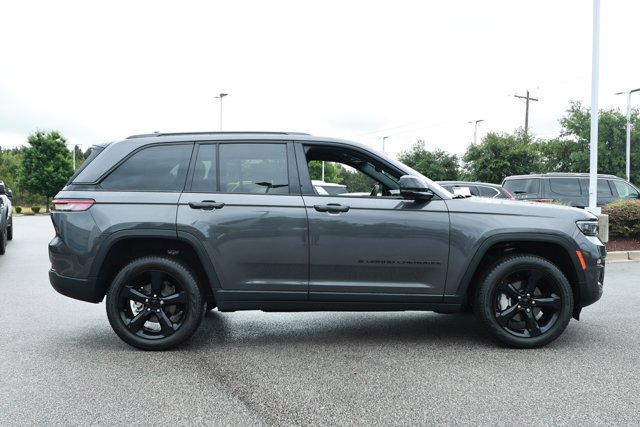 Used 2024 Jeep Grand Cherokee Limited w/ Black Appearance Package RWD image 4