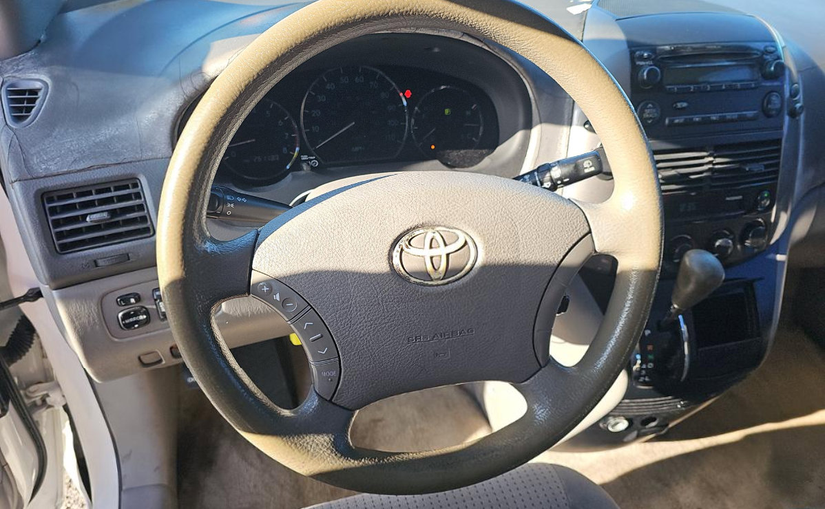 Used 2010 Toyota Sienna CE FWD image 10