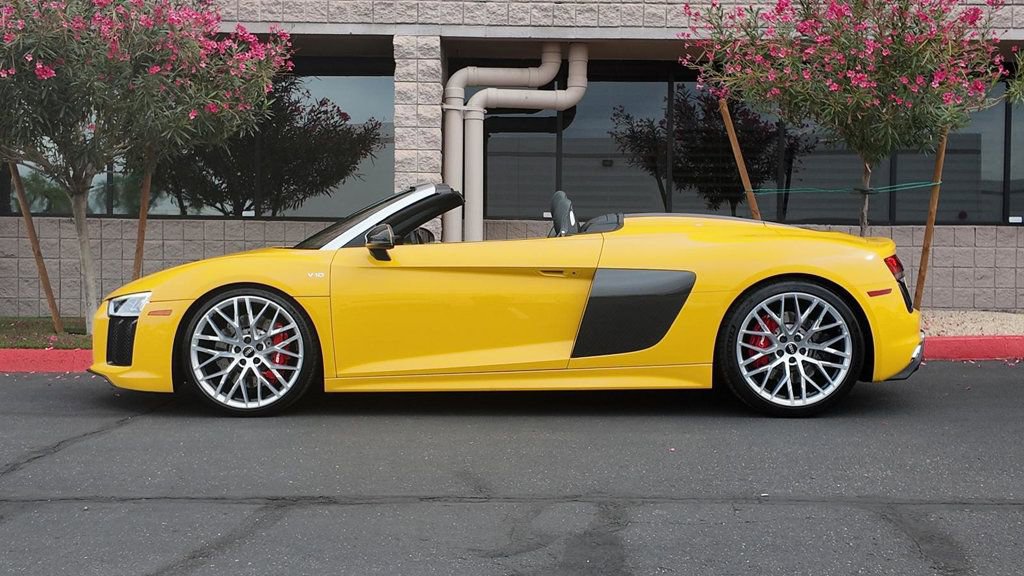 Used 2017 Audi R8 V10 w/ Carbon Exterior Package image 18