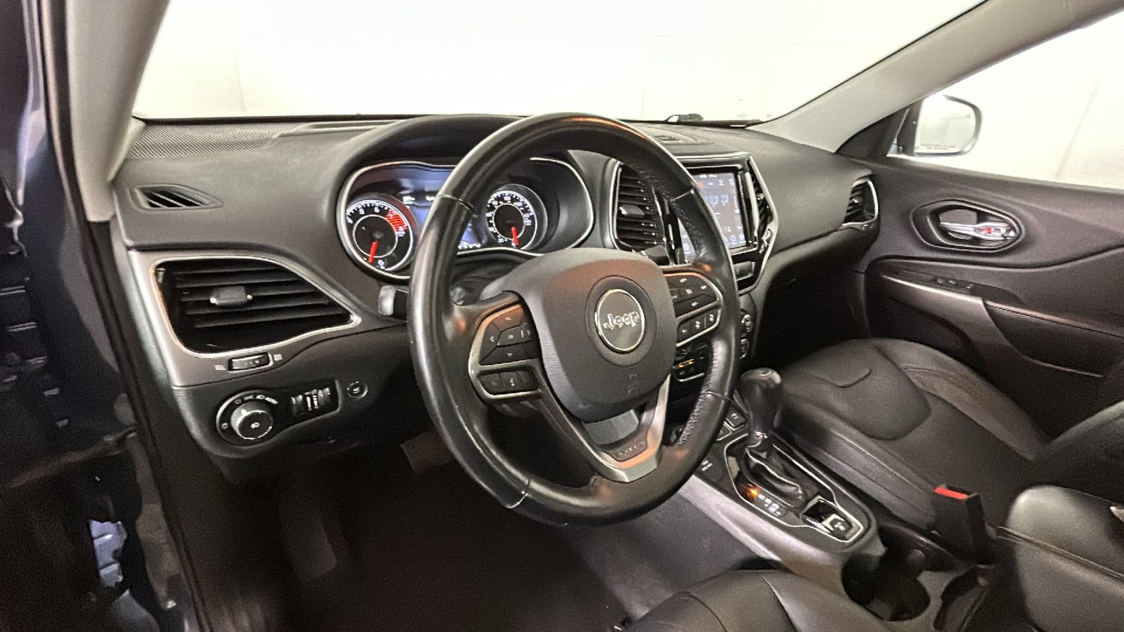 Used 2021 Jeep Cherokee Limited AWD/4WD image 15