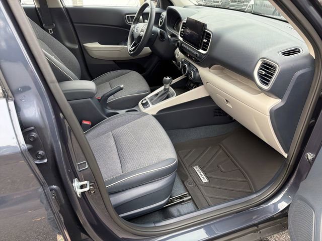 Used 2025 Hyundai Venue Limited FWD image 13