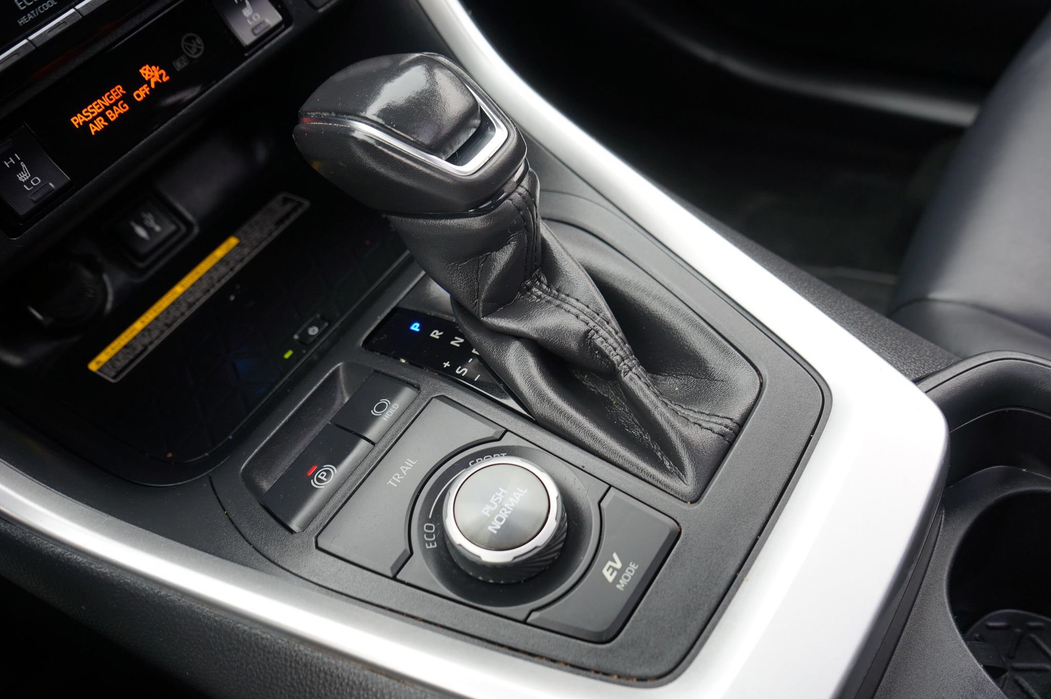Used 2019 Toyota RAV4 XSE AWD/4WD image 19