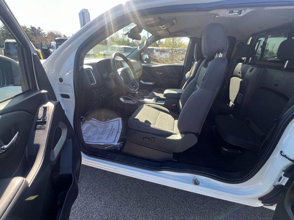 Used 2023 Nissan Frontier SV w/ SV Convenience Package AWD/4WD image 6