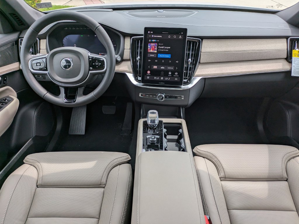 New 2026 Volvo XC90 T8 Ultra w/ Protection Package Premier AWD/4WD image 14
