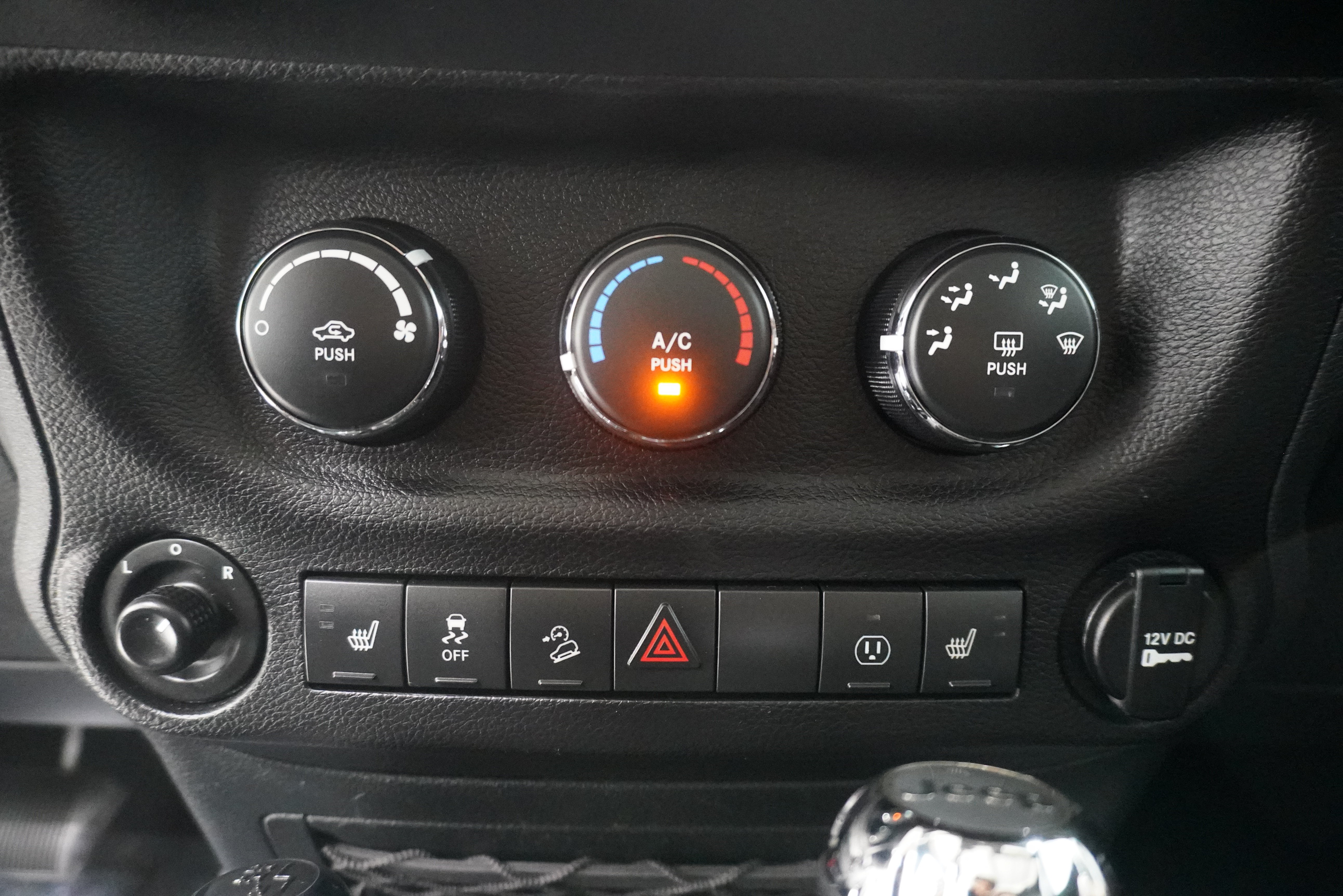 Used 2017 Jeep Wrangler Rubicon w/ Power Convenience Group AWD/4WD image 22
