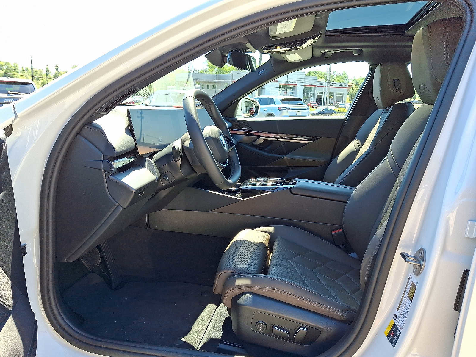 Used 2024 BMW i5 eDrive40i w/ Premium Package image 13