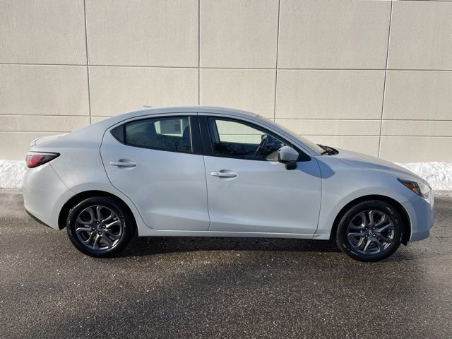 Used 2019 Toyota Yaris LE image 5