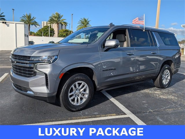 Used 2022 Chevrolet Suburban LT w/ Luxury Package image 3