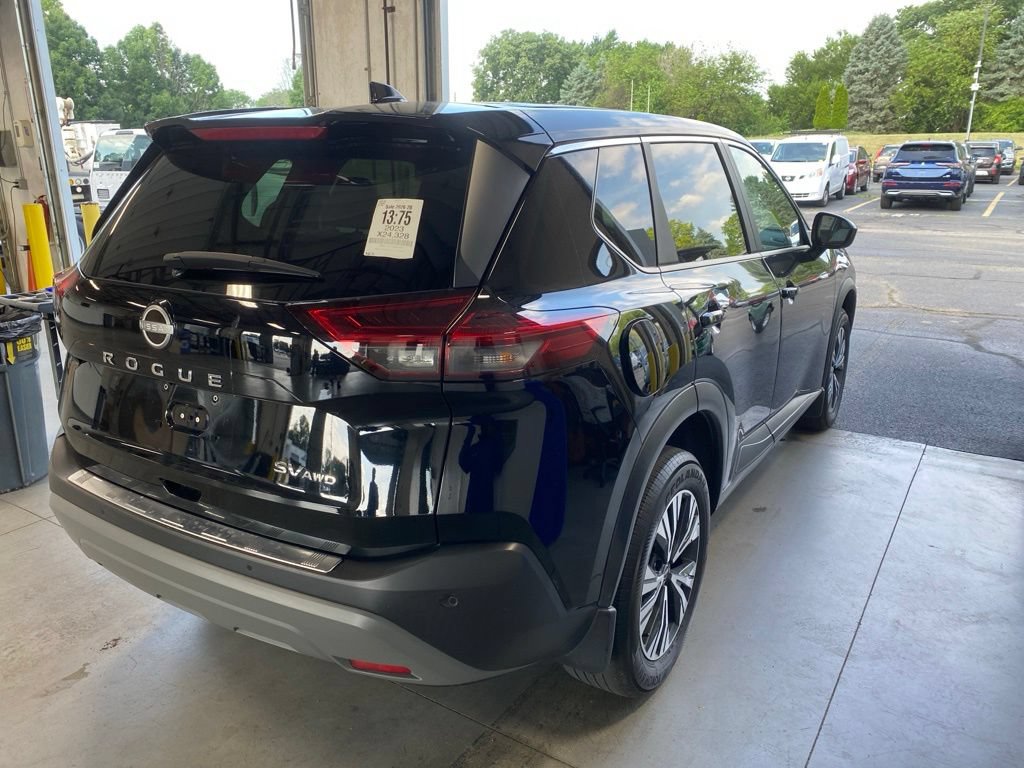 Used 2023 Nissan Rogue SV AWD/4WD image 4