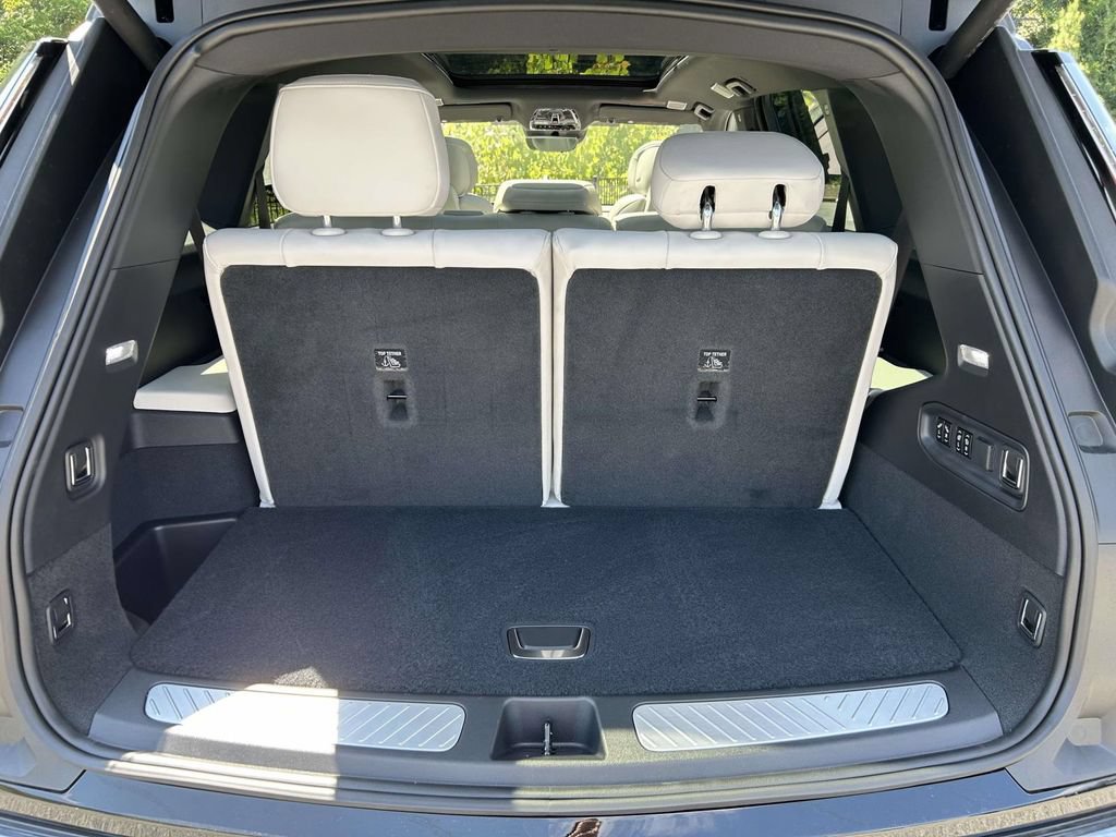 New 2027 Cadillac Vistiq Luxury AWD/4WD image 10