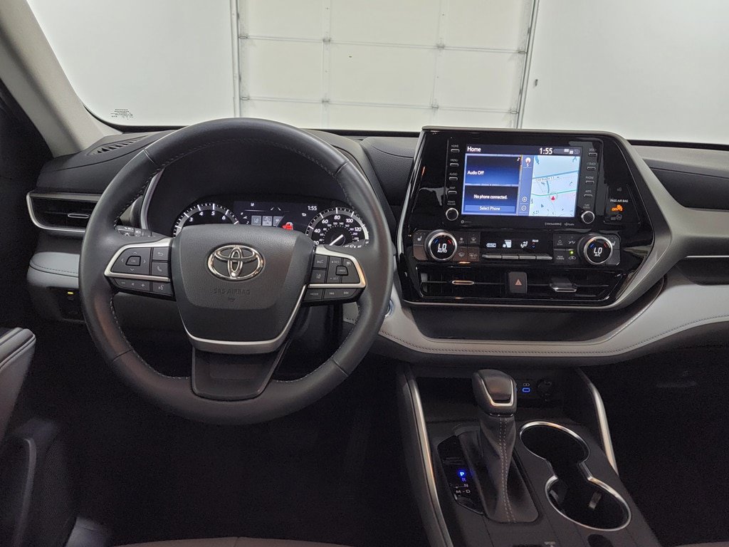 Used 2022 Toyota Highlander XLE AWD/4WD image 12