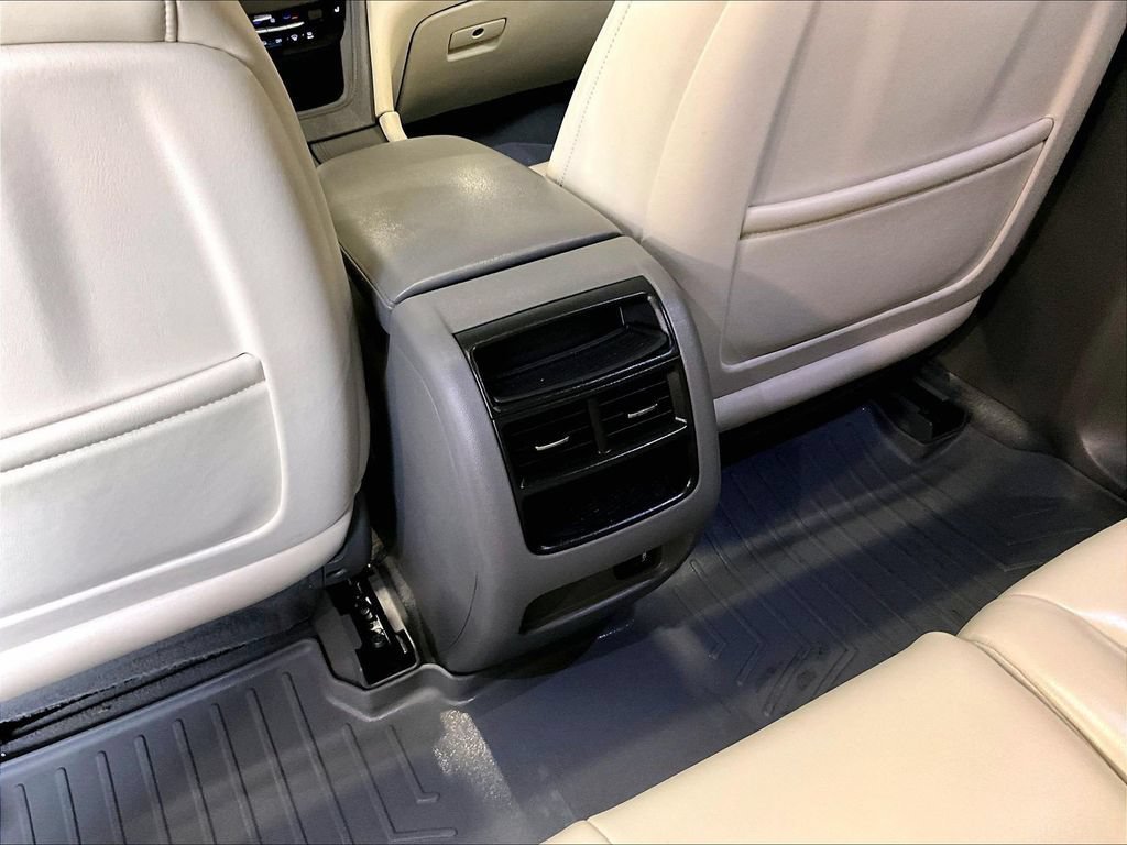 Used 2017 Cadillac XT5 Luxury w/ Driver Awareness Package AWD/4WD image 29