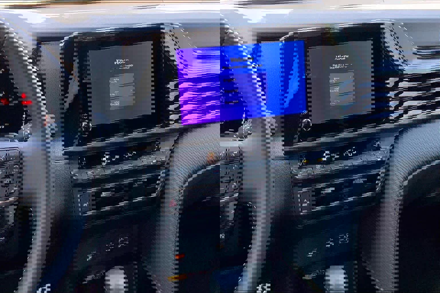 Used 2025 Toyota Camry SE w/ Convenience Package image 7