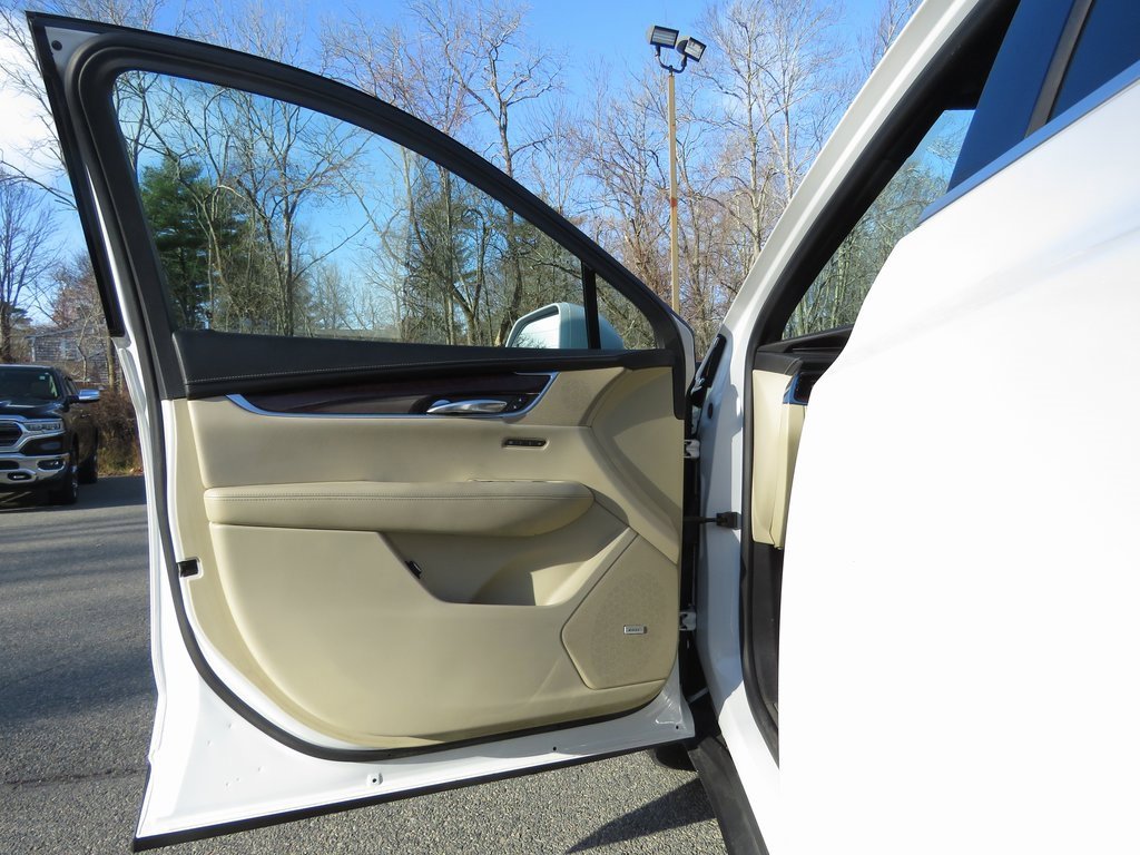 Used 2017 Cadillac XT5 Premium Luxury image 10