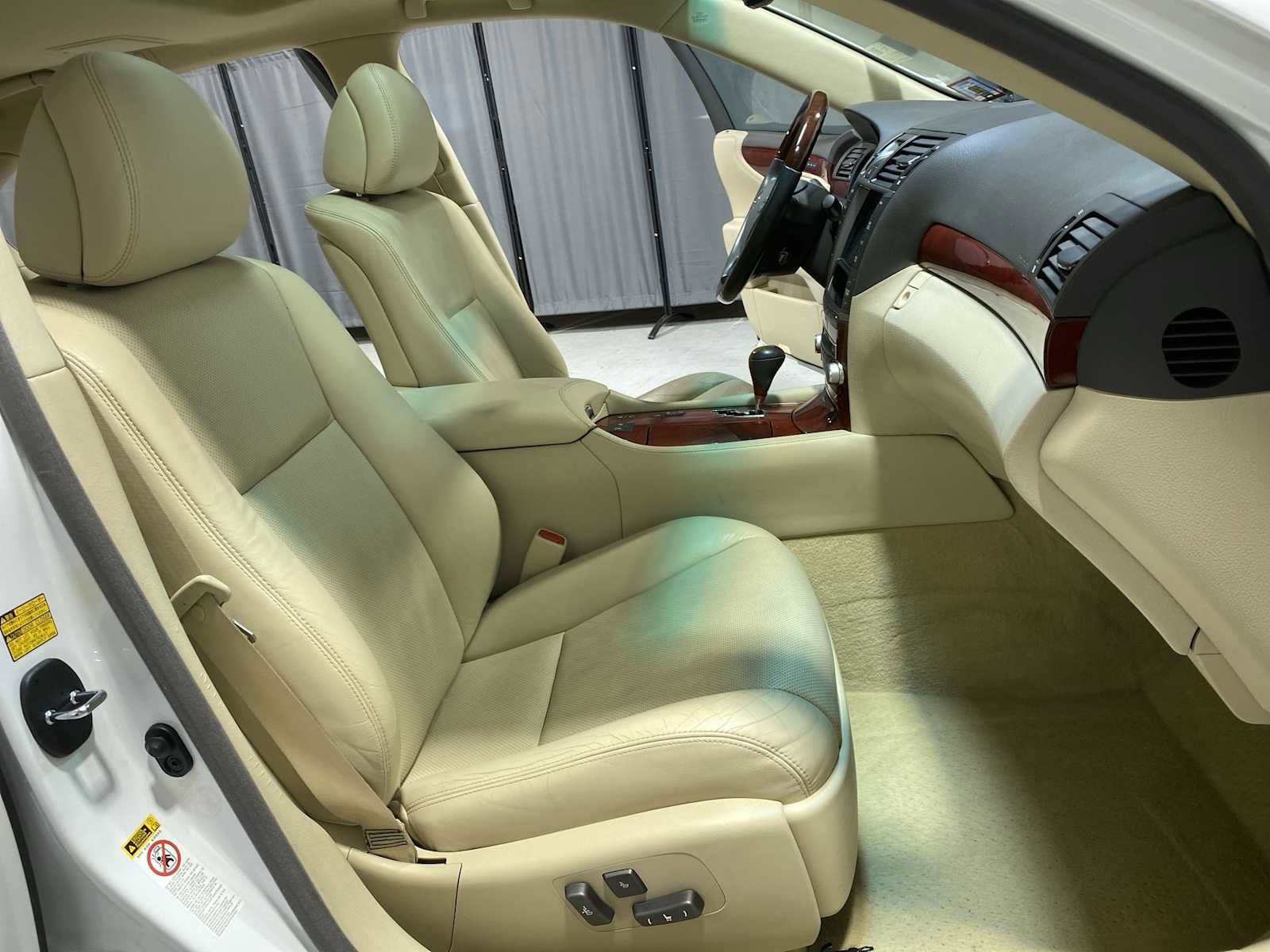 Used 2012 Lexus LS 460 AWD w/ Comfort Pkg image 14