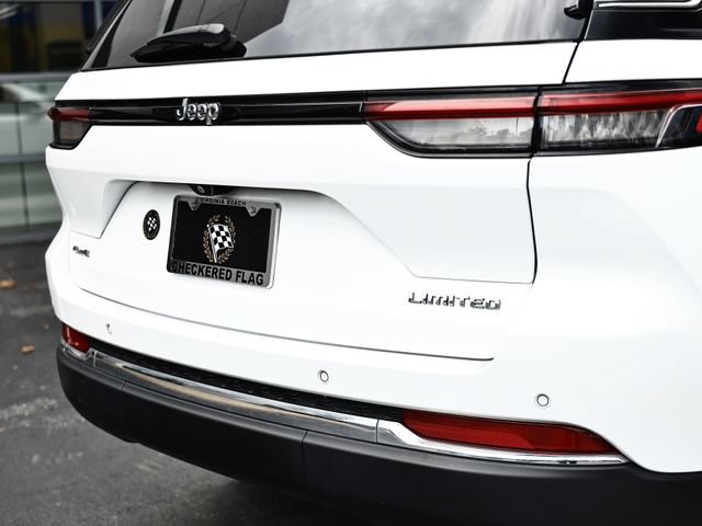 Used 2023 Jeep Grand Cherokee Limited w/ Luxury Tech Group II AWD/4WD image 9