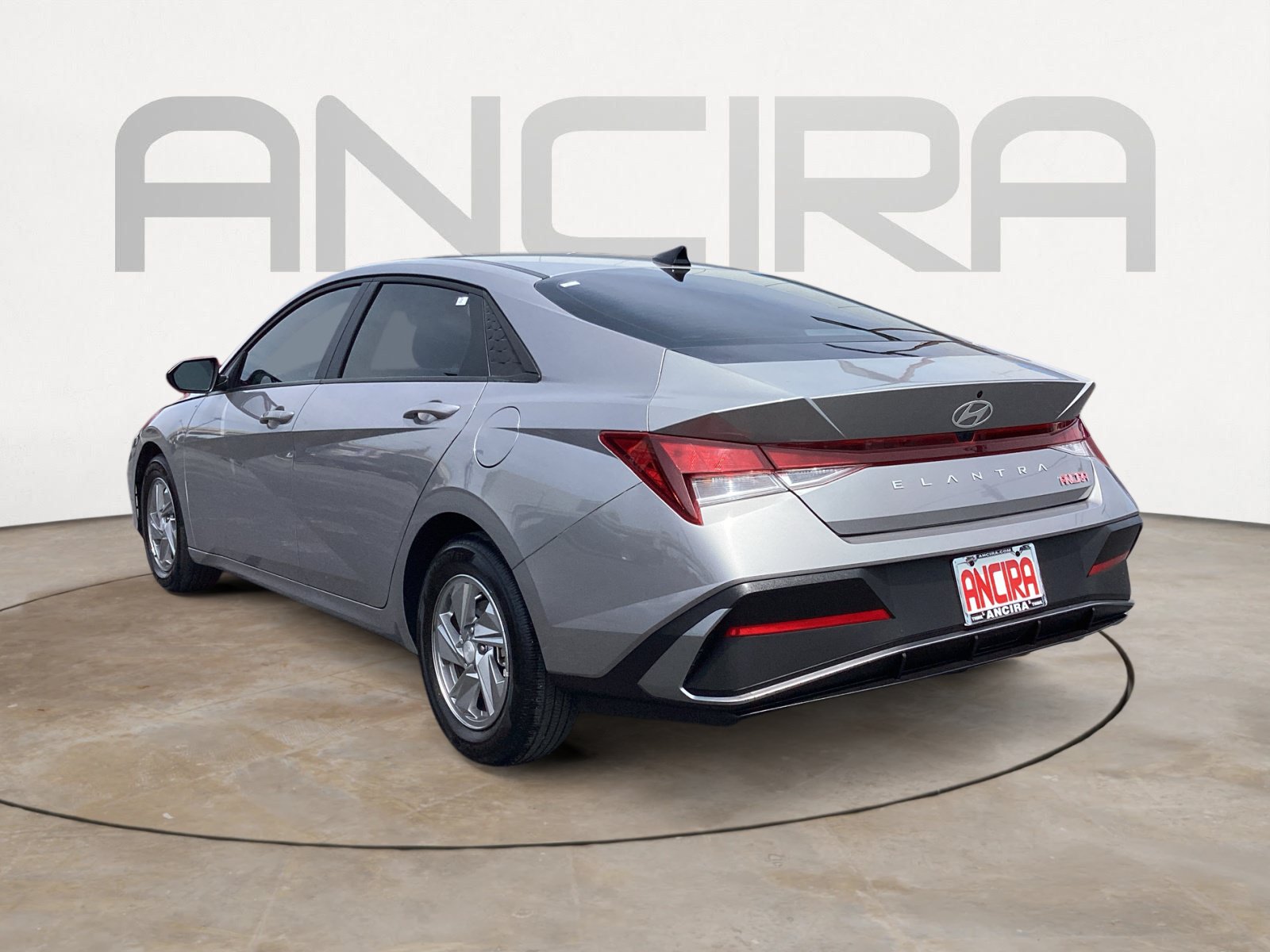 Used 2025 Hyundai Elantra SE w/ Cargo Package FWD image 9
