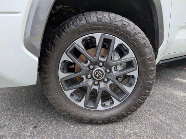 Used 2024 Toyota Tundra Limited AWD/4WD image 10