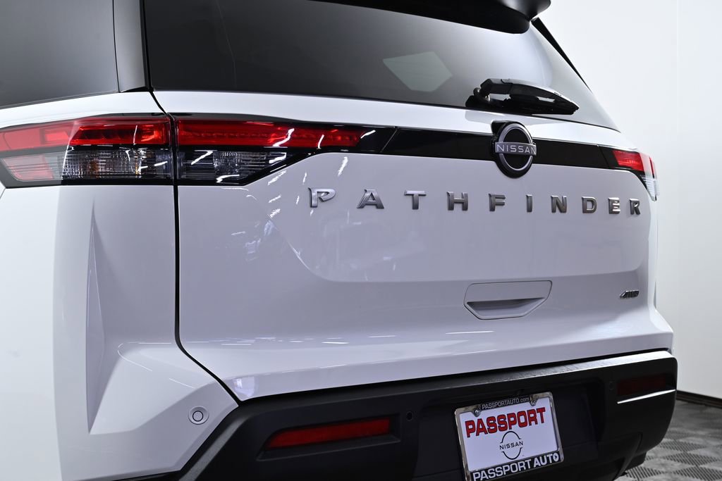 Used 2025 Nissan Pathfinder SV image 8