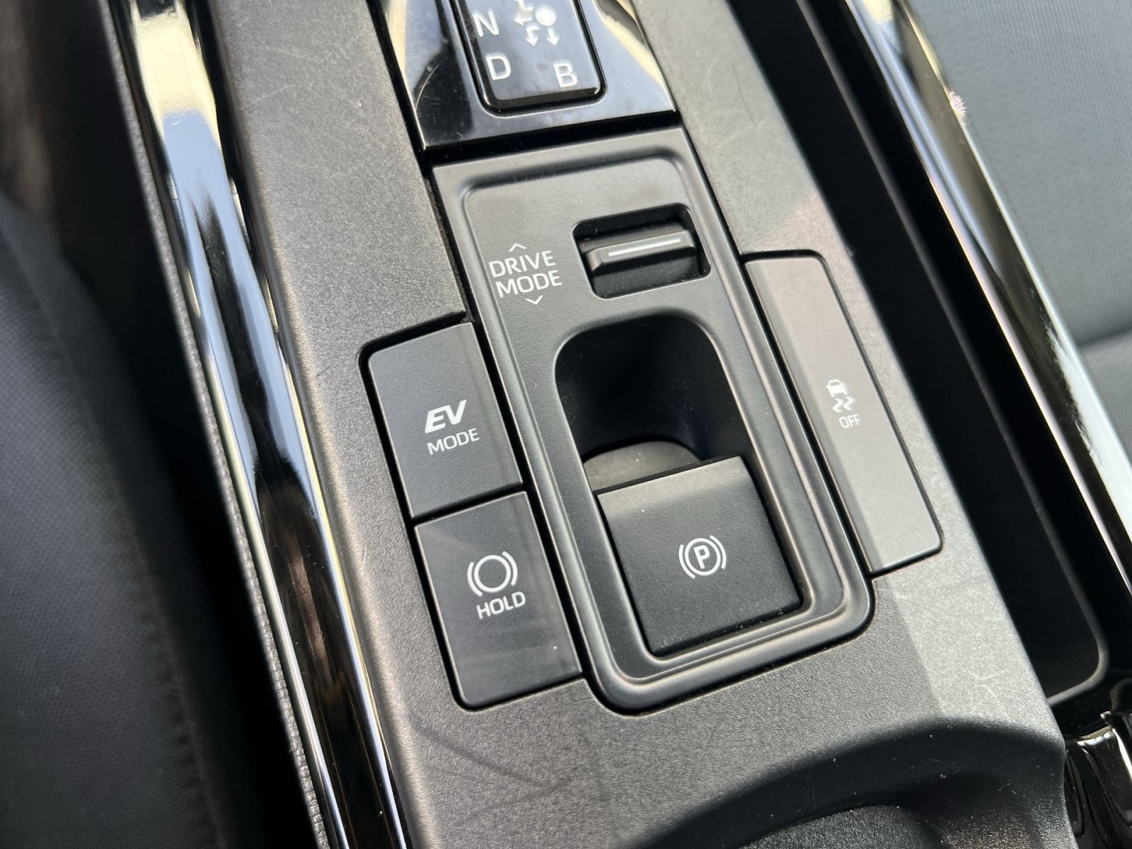 Used 2025 Toyota Prius LE FWD image 31