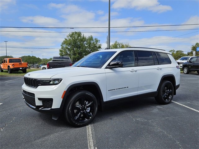 New 2025 Jeep Grand Cherokee L Altitude video 2