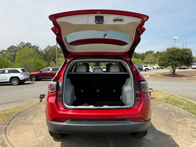 Used 2017 Jeep Compass Latitude w/ Popular Equipment Group image 30