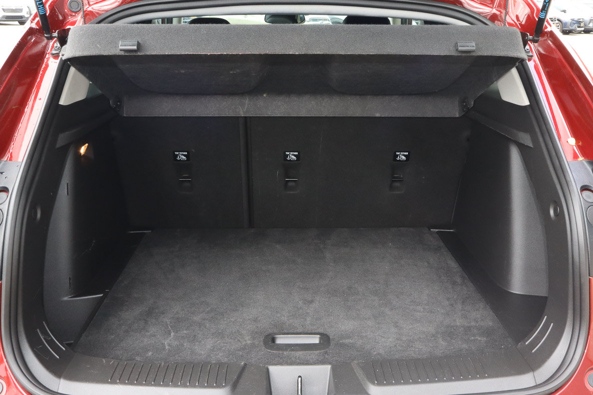 Used 2025 Chevrolet Trax LT w/ LT Convenience Package FWD image 9