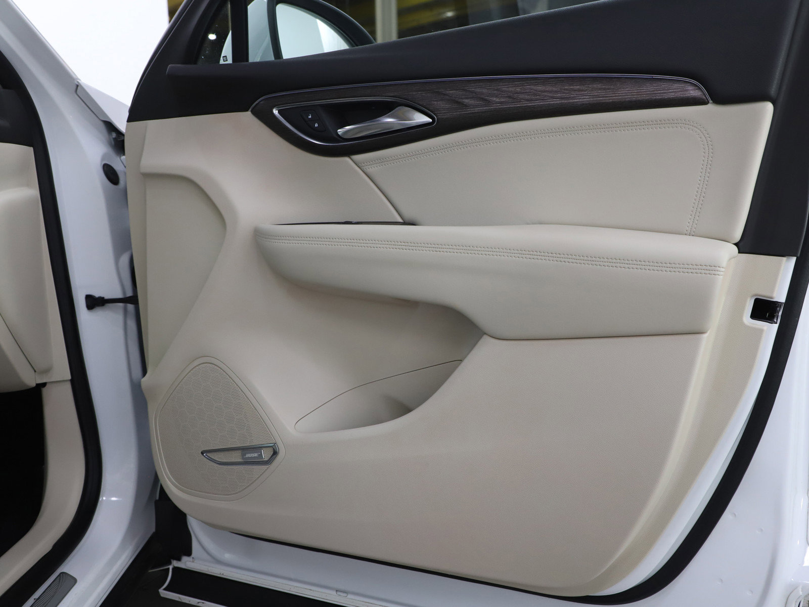 Used 2021 Buick Envision Avenir w/ Technology Package II image 9