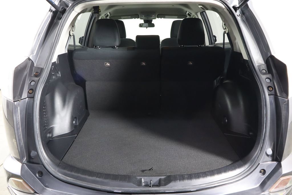 Used 2017 Toyota RAV4 LE image 17
