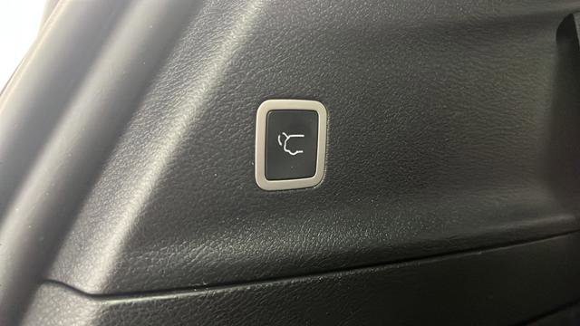 Used 2023 Chrysler Pacifica Pinnacle FWD image 30
