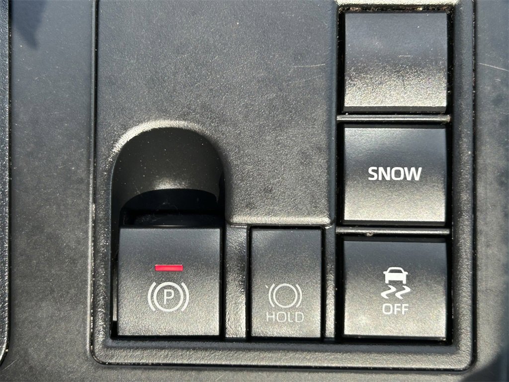 Certified 2023 Toyota Highlander XLE image 23