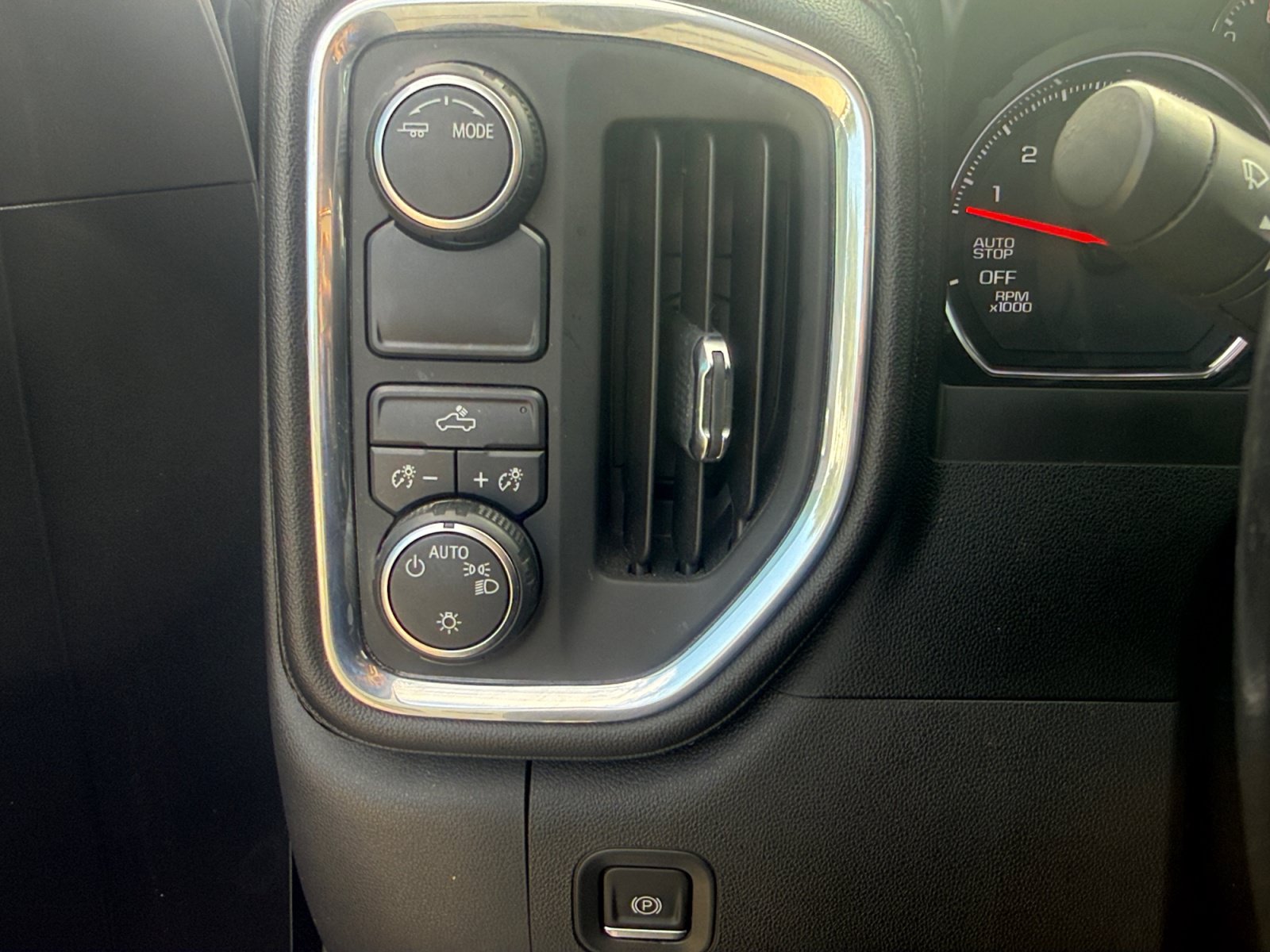 Used 2021 Chevrolet Silverado 1500 LT w/ Texas Edition Plus RWD image 22