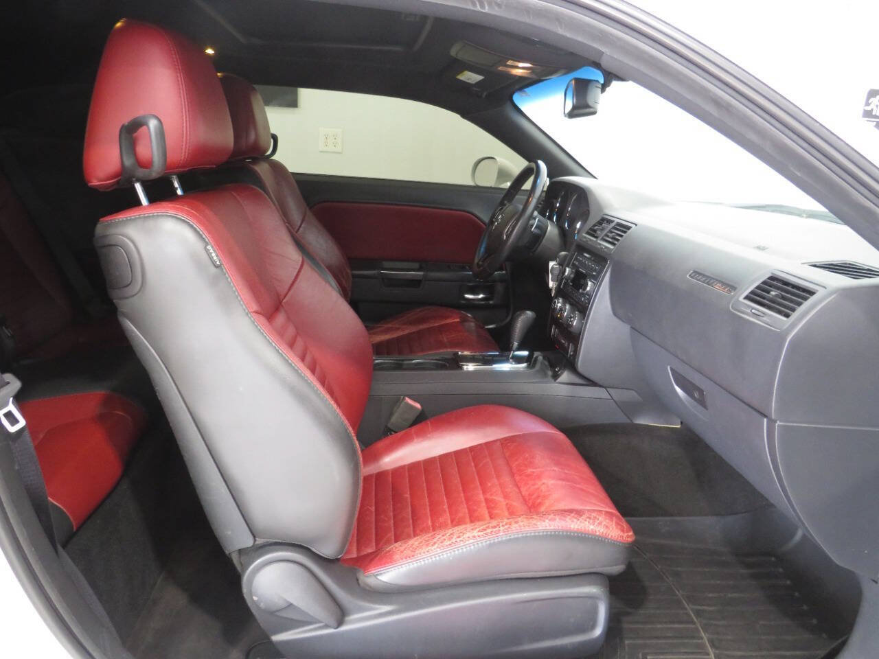 Used 2013 Dodge Challenger SXT RWD image 10