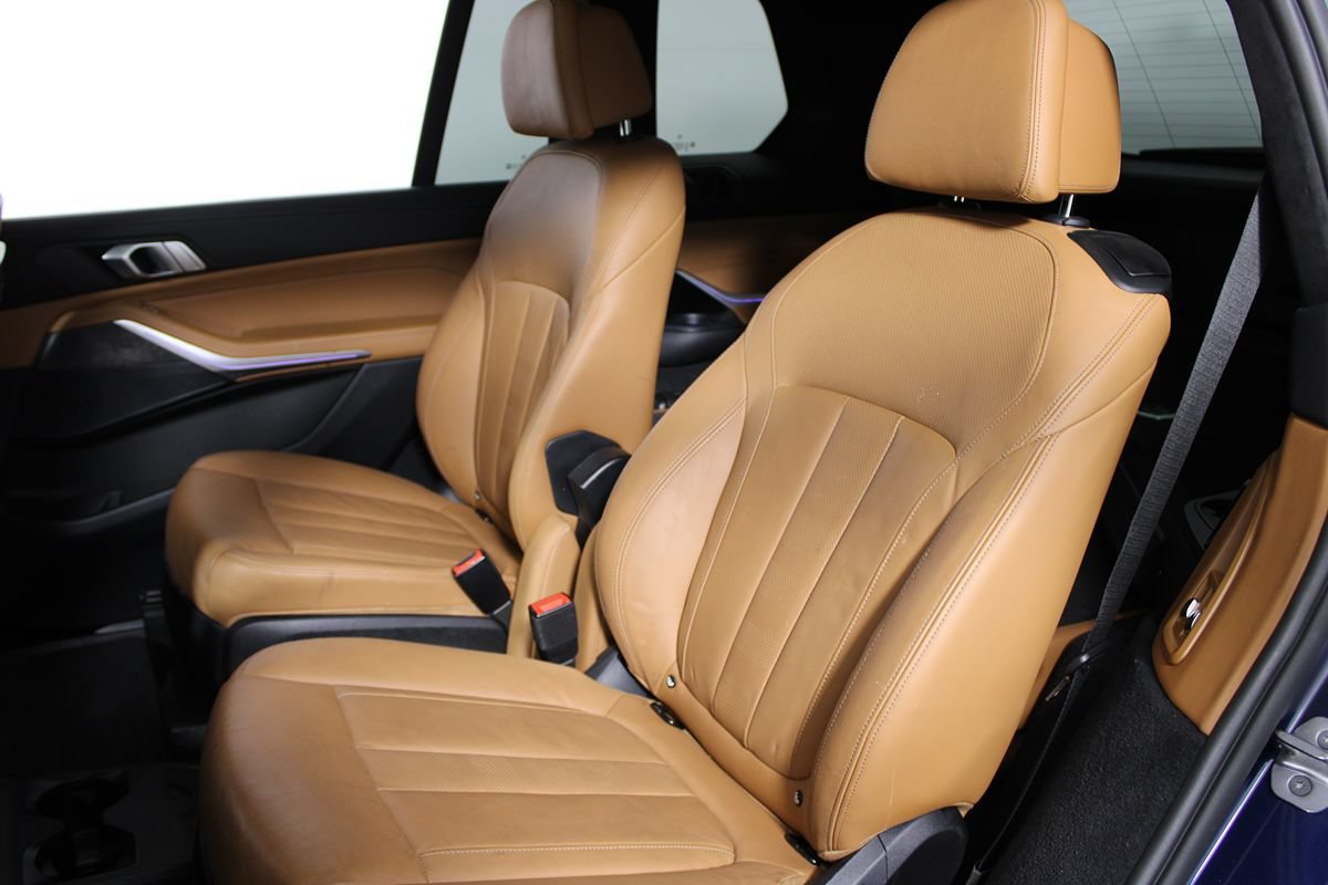 Used 2022 BMW X7 xDrive40i w/ M Sport Package AWD/4WD image 25