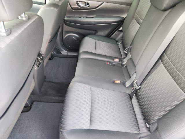Used 2017 Nissan Rogue S FWD image 29