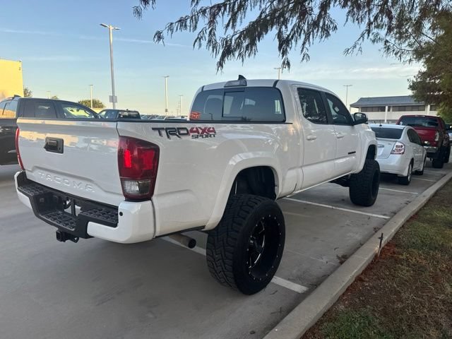 Used 2017 Toyota Tacoma TRD Sport AWD/4WD image 3