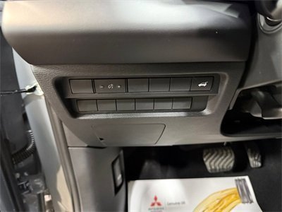 New 2025 Mitsubishi Outlander SE image 28